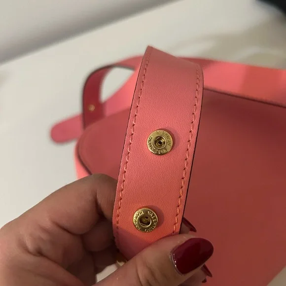 Authentic Valentino Elegant Pink Shoulder Bag - Picture 2 of 9